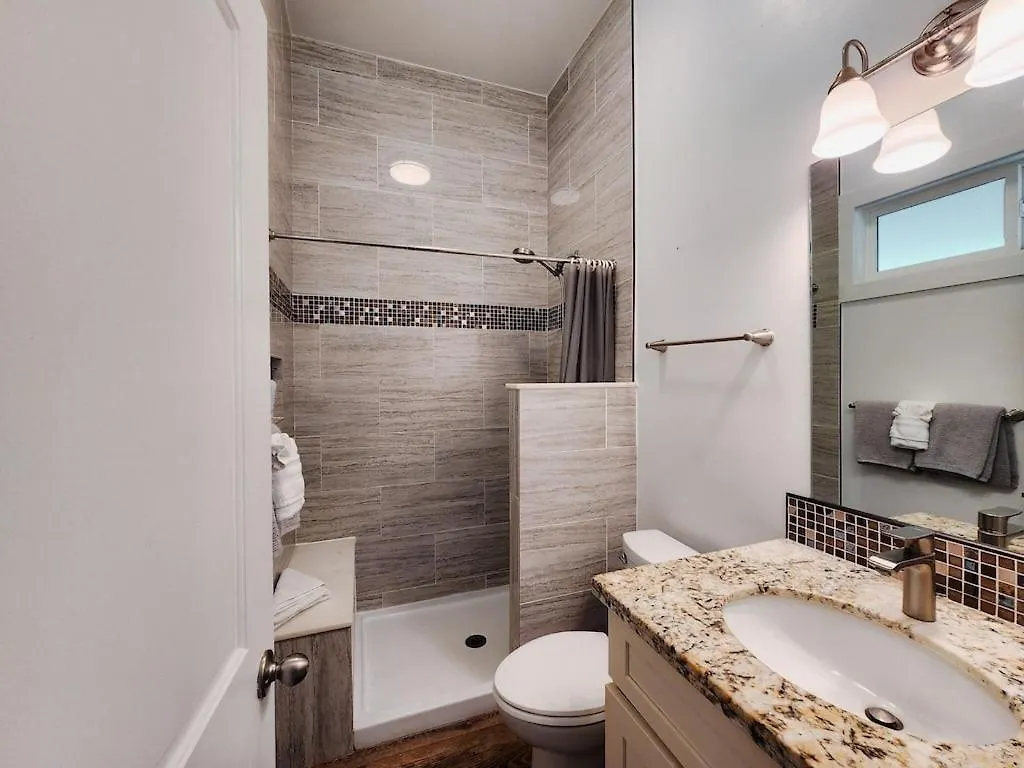 Apartment Unit 12 Maui Ohana Modern Studio Wailuku